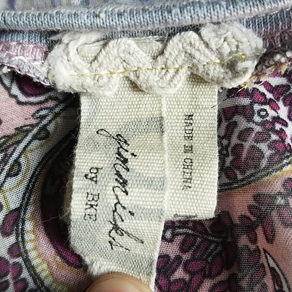 Beautiful BKE Long Sleeve Top - Picture 2 of 8